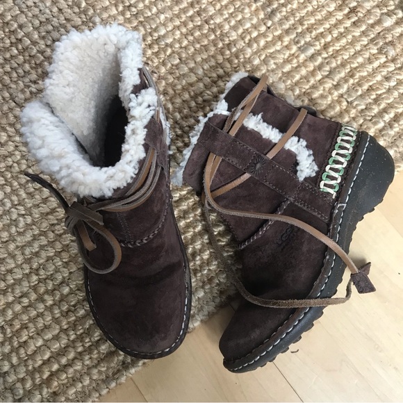 UGG Australian Cove, Brown Suede, size 5 - Picture 13 of 13